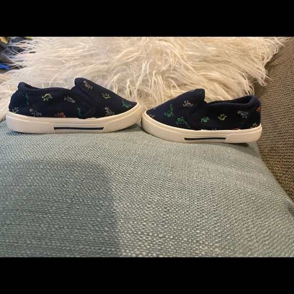 Carter’s size 6c slip on dinosaur print slip on - Picture 4 of 9
